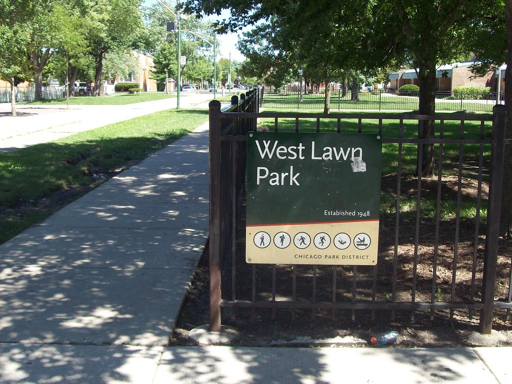 West Lawn Park DFA off-leash dog park in South Side / Bridgeport / Bronzeville, Chicago